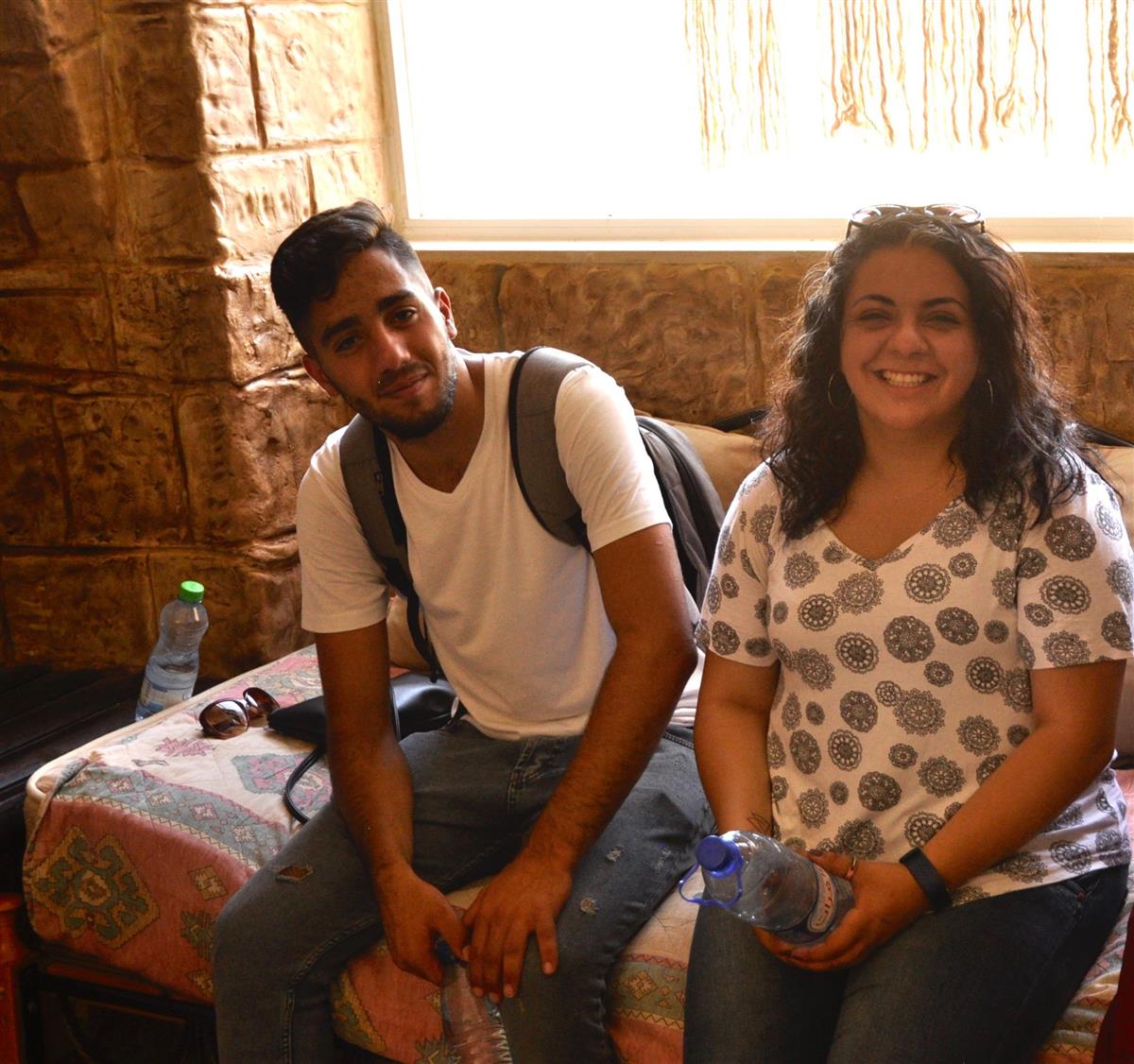 To palestinske ungdommer. Foto - Klikk for stort bilde